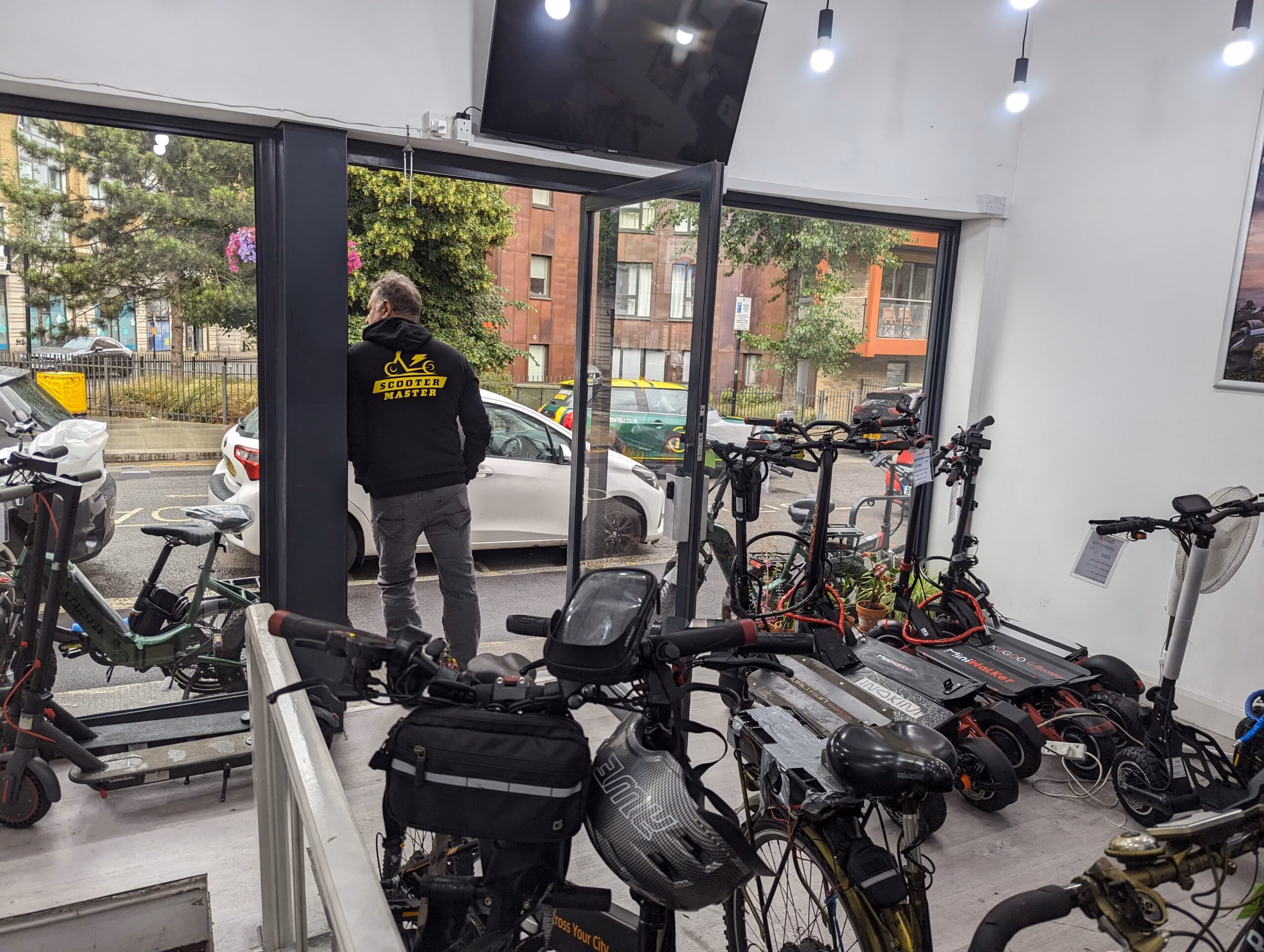 Rapid Scooter Master's Shop inside