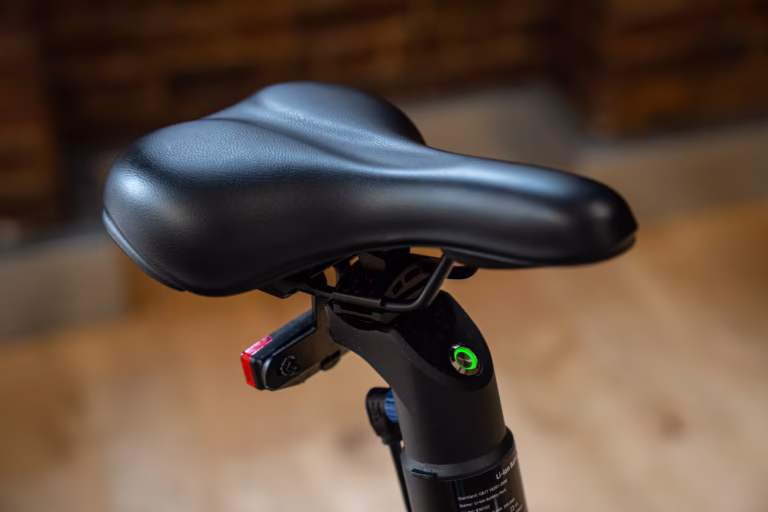 ADO Air 20S Electric Bike 21 KOL00193-ezgif.com-jpg-to-avif-converter